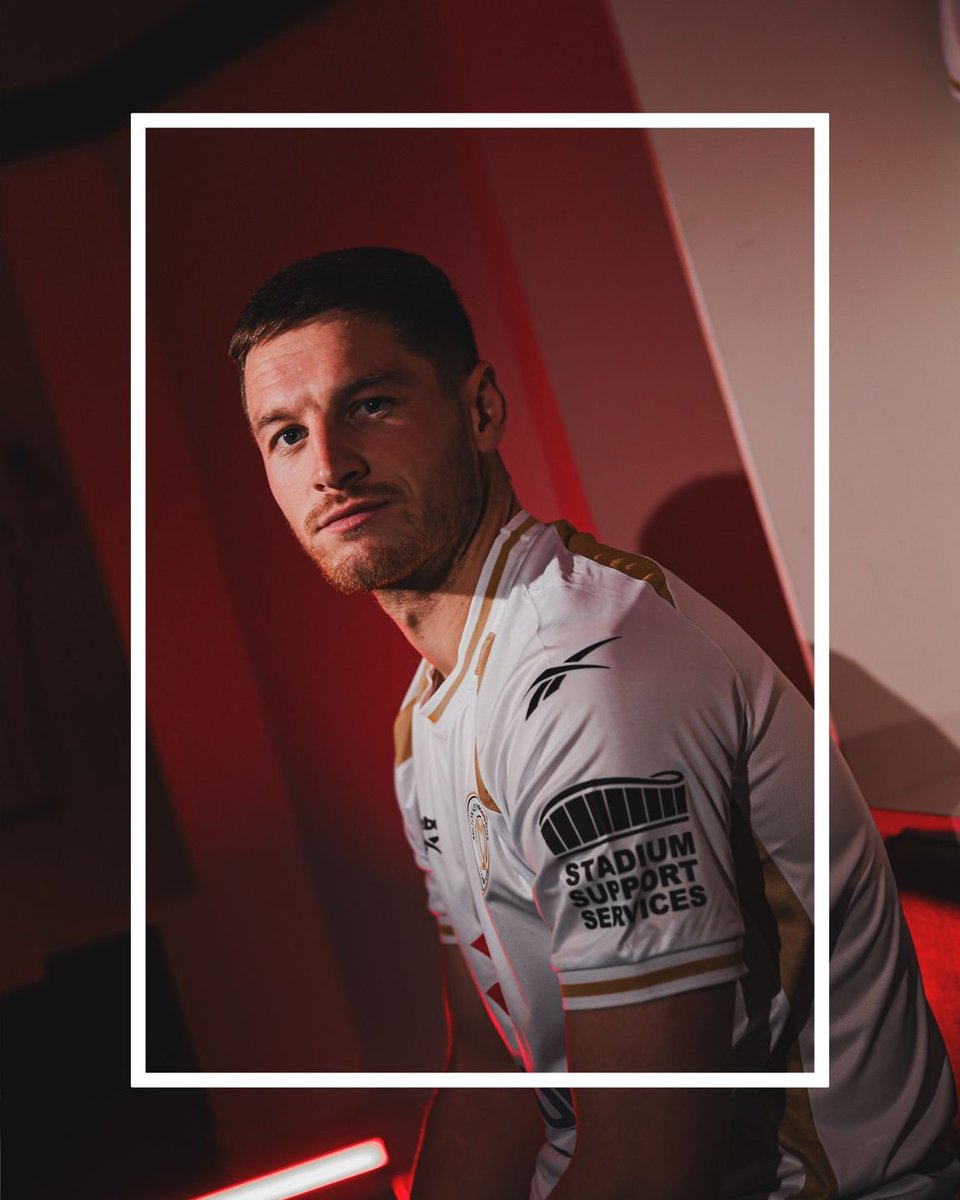 Football League World tweet media