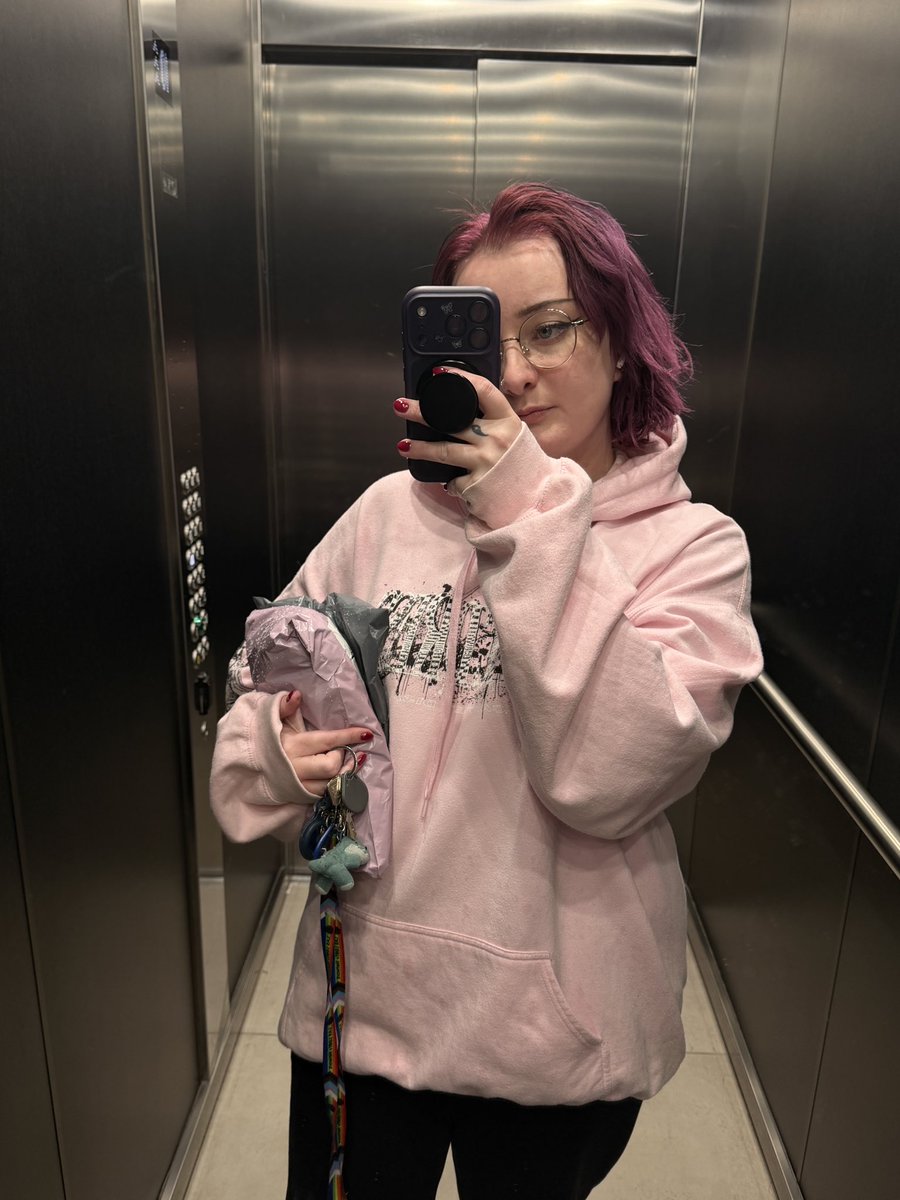 darkmagicixn's tweet image. Need more bands to do pink merch