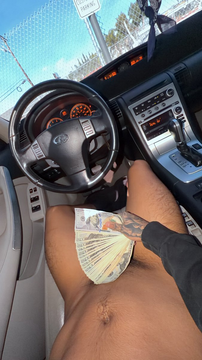 who can come suck my dick while i count my money up ? 📲💦