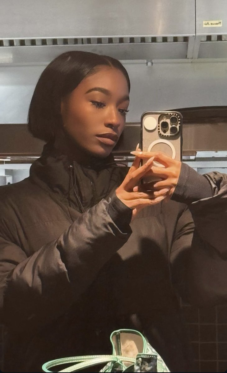 FieryLeo16's tweet image. Not both of my girls going bob for bob #twins