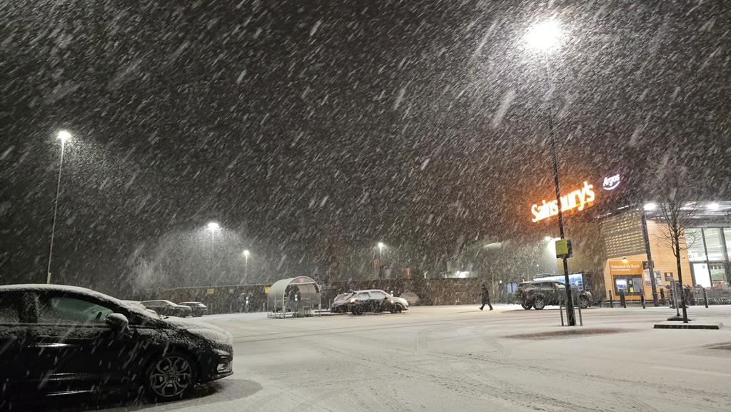 Robert_Weather1's tweet image. Very heavy rates of snow at Ludlow #uksnow