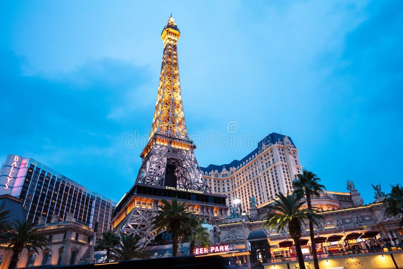 hacheka's tweet photo. @raquelbars París, Nevada. https://t.co/Hjky03PEl1
