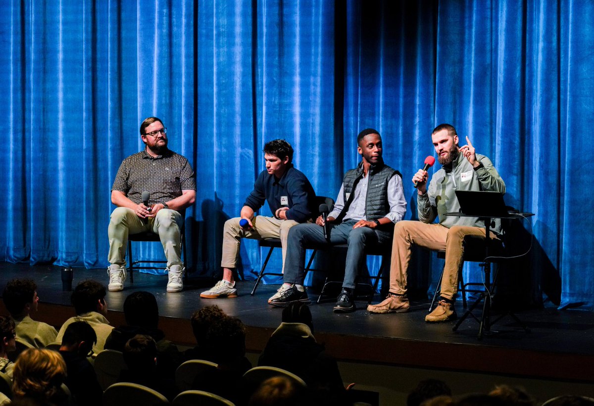 No trip to campus is complete without grabbing a shot for #GillersGrads. Thank you to Morgan Brown '21, Madeline Seabrook '23, Alyssa Blackson '23, Jack Eudy '23, Josh Eboboko '19 and Garrett Shrader '19 for sharing in chapel today! #foreveraKnight