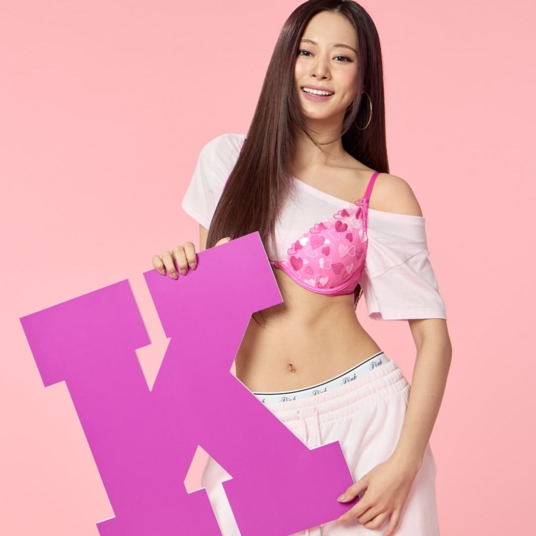 Update on the products worn by TZUYU for Victoria’s Secret Pink

•Wink Lightly Lined Plunge Bra
added to over 5k+shopping bags 
800+ Sales
•Logo Cotton Boyshort Panty
1k+ sales
•Ivy Fleece Wide-Leg Split-Hem Sweatpants
1k+ sales
•Slouchy Cropped Sleepshirt
300+ sales