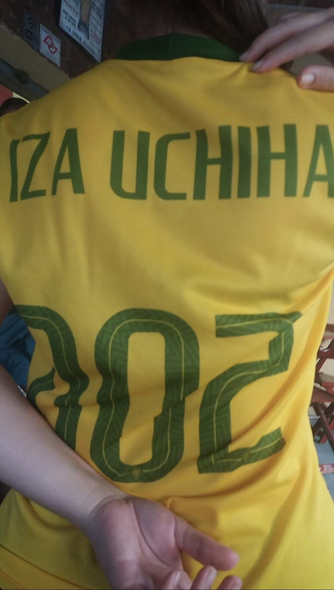 Também teve a vez em que eu gostava muito de acompanhar a copa do mundo com meu vô e gostava de Naruto e darling in the franxx e lancei "Iza Uchiha" com o número 002