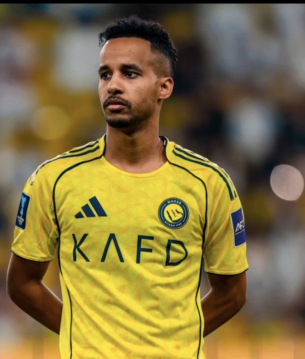 ليه انتقلت من الاهلي ،، ابغى بطولات ثم ماذا 

- بدون دوري 
- بدون كاس 
- بدون سوبر 
- بدون نخبه 
-  ثلاثه مواسم صفريه 
- فاز بصحن حنيذ✅

الاهلي بعد انتقال غريب 
- تربع على عرش القارة 
- بطل سوبر 

ملاحظه 
غريب النصر را يقشعه قريب ،، تعاسه هذا الادمي كرويا انتصار لكل اهلاوي