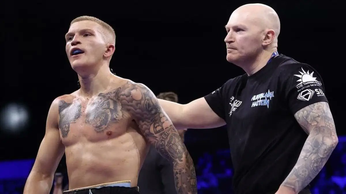 CAMPBELL'S REGROUP 🥊

Ricky Hatton's son Campbell tipped to reignite his pro boxing career after impressing in training videos with uncle Matthew.

Campbell retired before his dad's tragic death in September. 

#boxing #Hatton