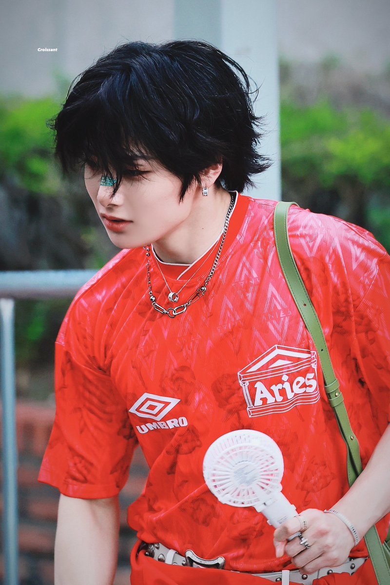 top_ayen's tweet image. Woah imagine looking like this