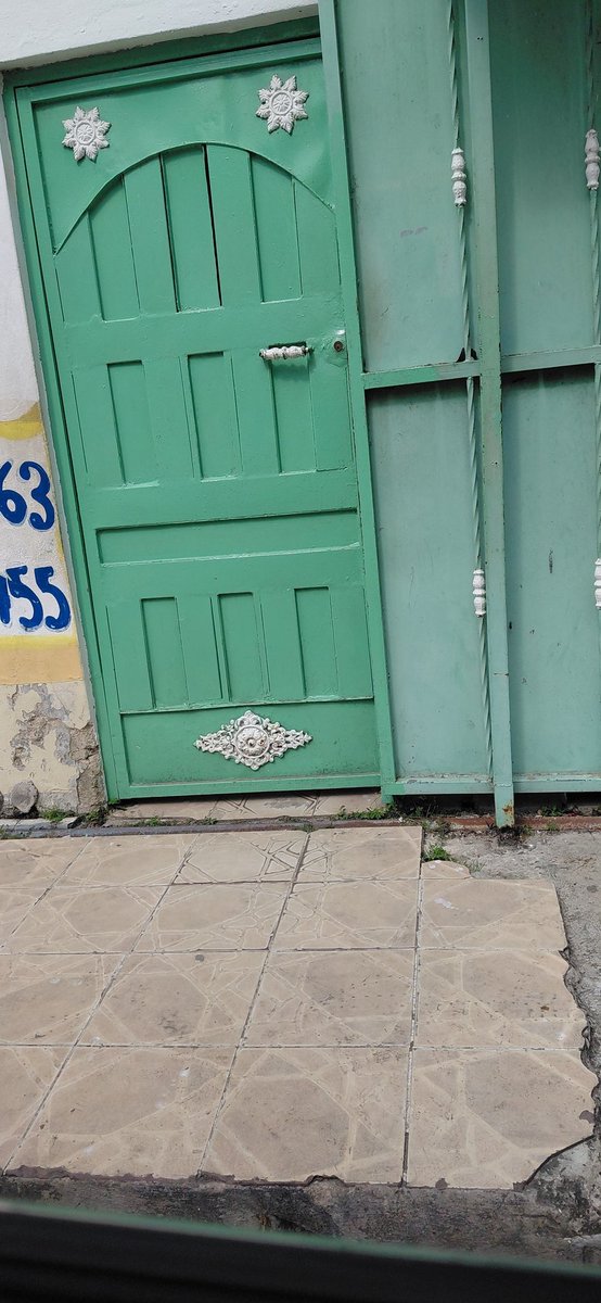 manuelKLOK's tweet photo. @EducacionRDo Fui a llevar a mi sobrina a la escuela hoy y me encuentro con la sorpresa de que supuestamente no hay clase cosa que me pareció sospechosa y estaban todos los menores de edad fuera de la escuela bajo el sol a las 2:30 decidieron irse a sus casas https://t.co/84jdY9K1RX