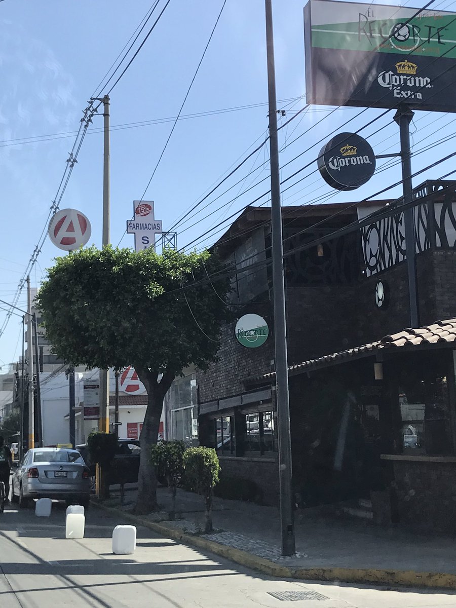 Buenas tardes <a href="/MovilidadPue/">Movilidad Municipal</a> . Su apoyo por favor para retirar apartado de lugares del sistema rotativo en el restaurante bar el recorte. Sobre la 31 poniente y 29 sur