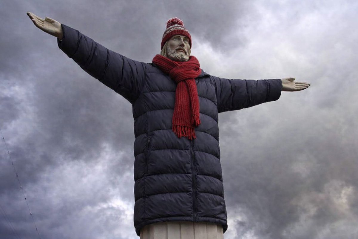 … LLEGA EL FRÍO A TORREÓN 🥶❄️

Ni el Cristo de las Noas se salva de las bajas temperaturas. Ante la llegada del frente frío, el emblemático símbolo de la ciudad aparece bien abrigado, recordándonos que el frío ya se siente con fuerza en la Comarca Lagunera.