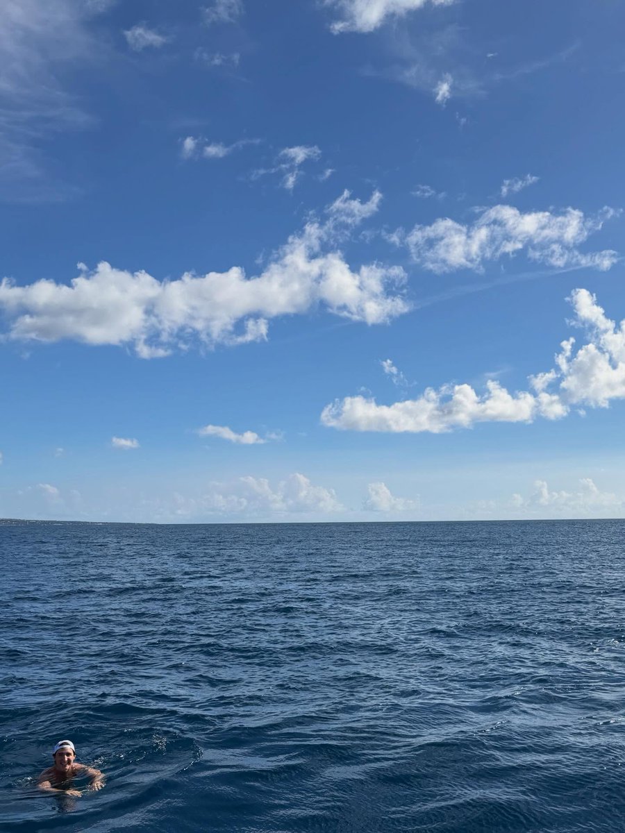 KiSS925's tweet image. Katy Perry dropped a holiday carousel full of beach bliss, featuring snaps of boyfriend Justin Trudeau soaking up the sunshine, plus cozy moments with ex Orlando Bloom and their 5-year-old Daisy Dove. 

#KatyPerry #JustinTrudeau #OrlandoBloom #CelebNews

📷: Katy Perry//IG