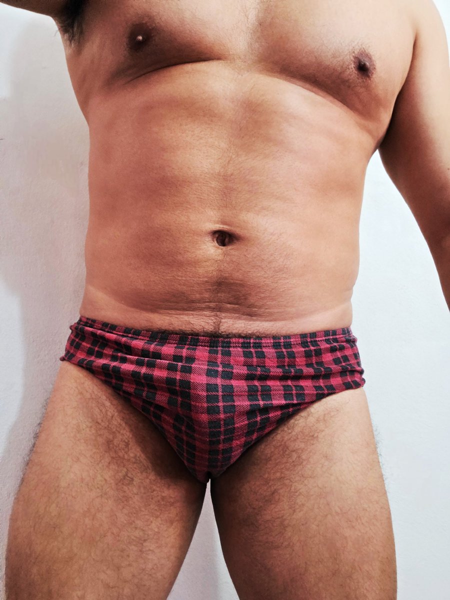 Hoy un bikini George ❤️🖤🩲
Presuman su trusa con estampado 👀🩲
#trusa #cueca #calzoncillo #slip #brief