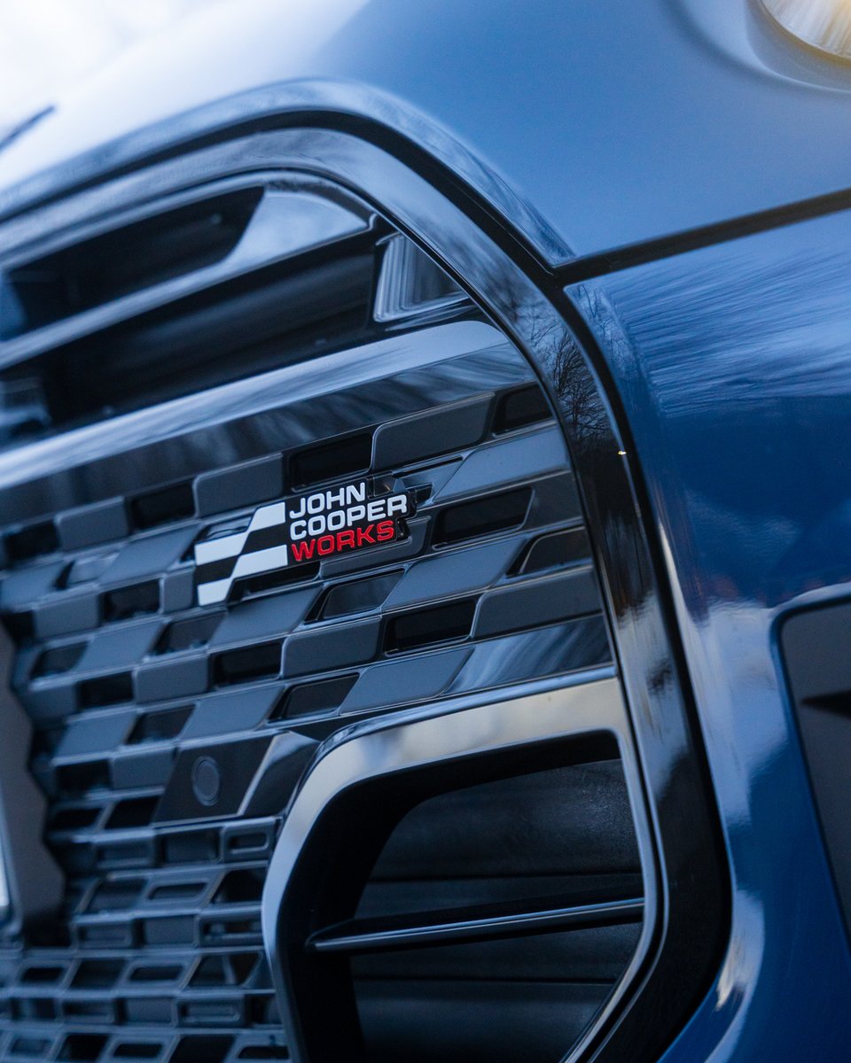 MINI_Warwick's tweet image. Brand-new and ready to stand out. 💙 The 2026 #MINICooperS2Door shines in Indigo Sunset Blue Metallic. Equipped with Comfort Package Plus, Favoured Style, and John Cooper Works Appearance.

Visit #MINIOfWarwick or explore our lineup via the link in bio.