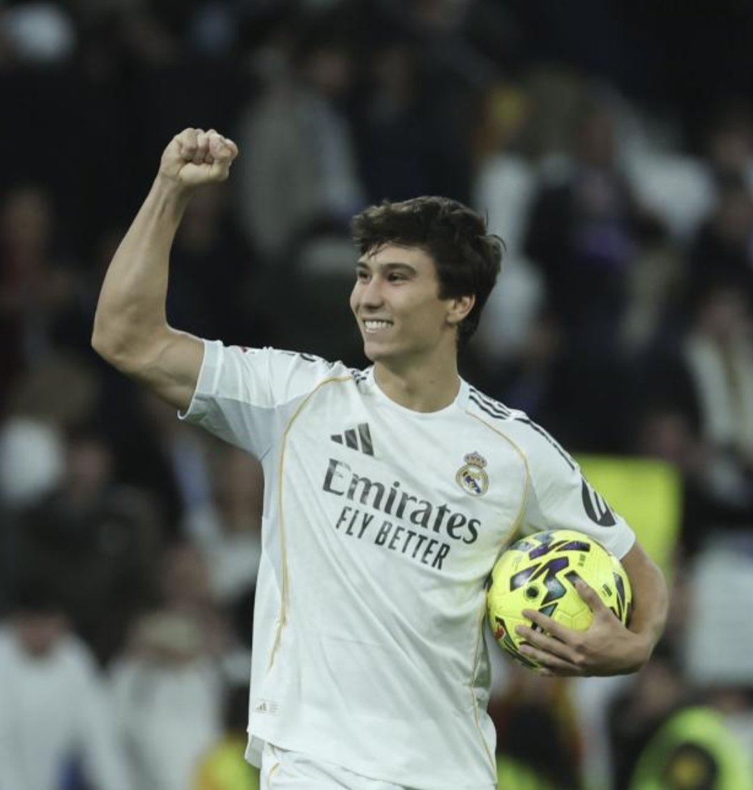 Hoy el cayetano engominado marca dos goles, guarden tweet
#AtleticoRealMadrid #SupercopaDeEspana #DerbiMadrileño