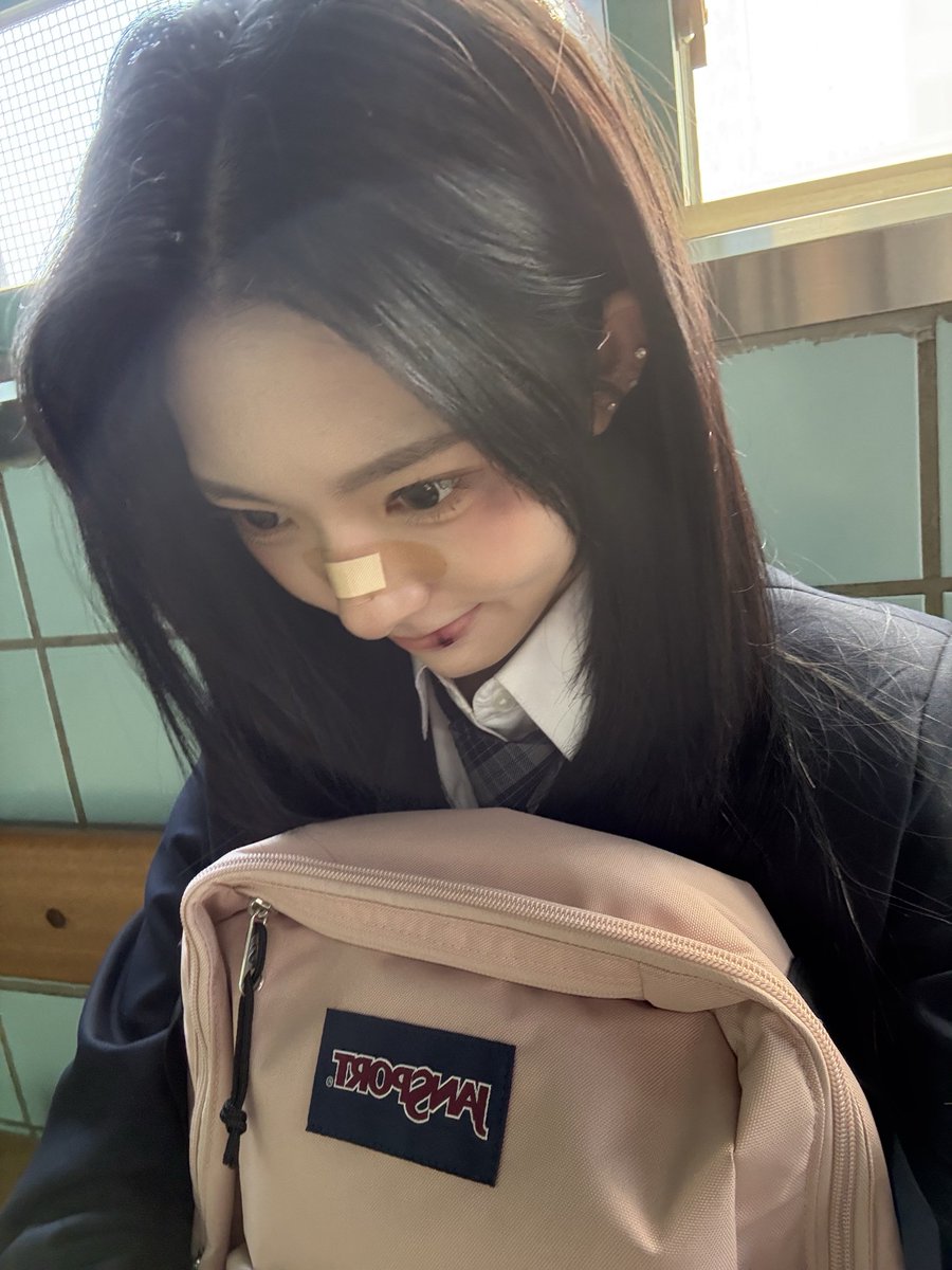 tripleS　AA352　Sullin　QR未使用 ✩ › TWITTER ⊹ 08.01.2026 ‧₊˚. ➭ #XINYU : J'ai mal ㅠ (#tripleS