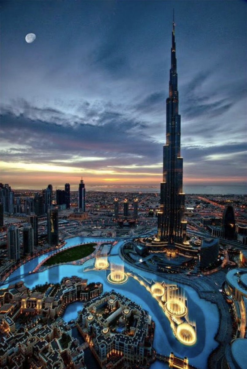 ناس تتفاخر في برج كله ( دعــ.ـاره)
ونحن نتفاخر في برج كله إيمان وسكينة 
.
.
الحمدلله ان جعلني سعودي وفي ارضي الحرمين الشريفين 🕋🇸🇦