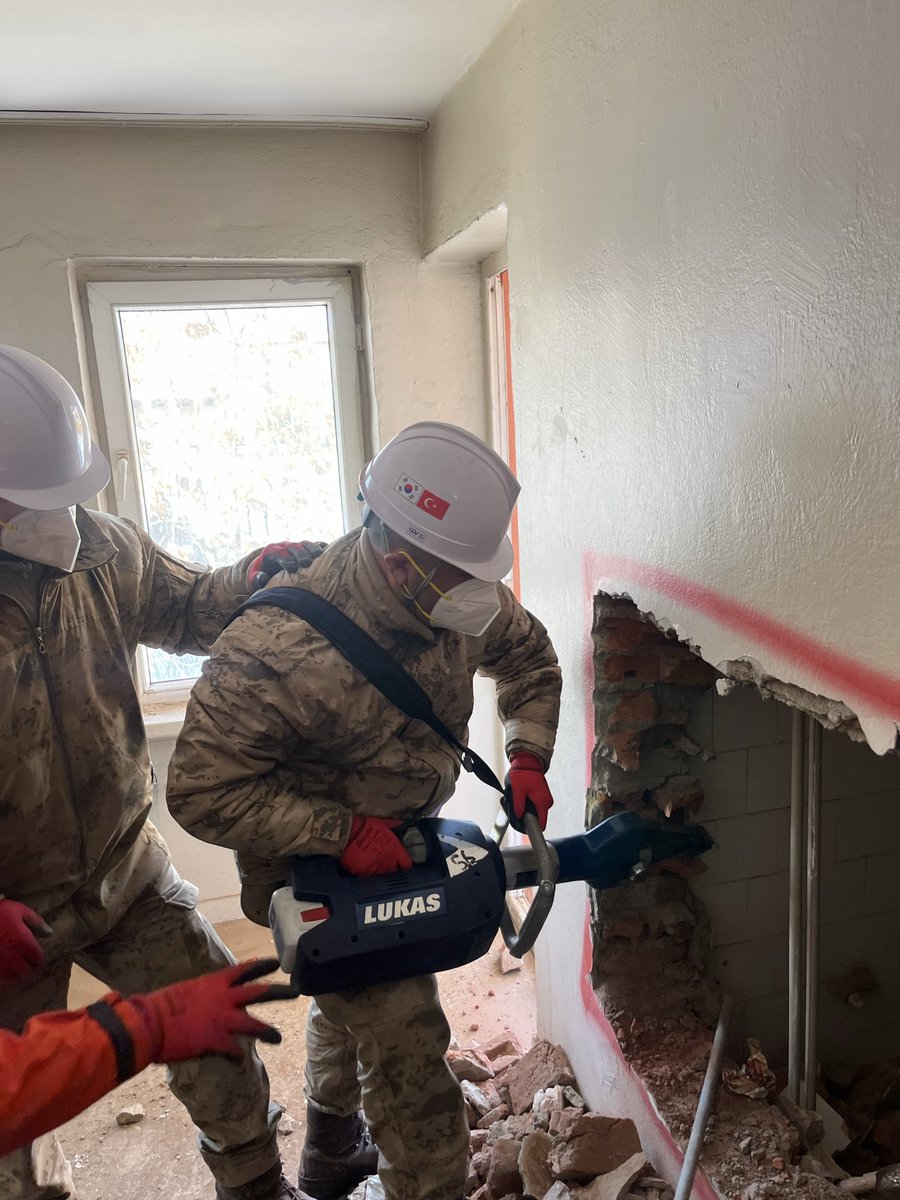 AFAD 🇹🇷 
- Nerede AFAD Orada Hayat -
Siirt İl Jandarma Komutanlığı - Enkazda Arama Kurtarma Eğitimimiz Devam Ediyor.
* Siirt İl Jandarma Komutanlığı emrinde görev yapan personelimize arama ve kurtarma malzemelerinin kullanımı uygulamasının yapılması ile günü tamamladık.