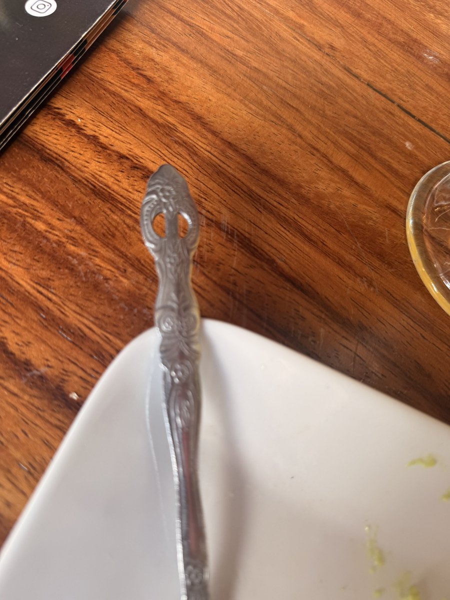 elbobwaits's tweet image. El tenedor nacional de Guatemala