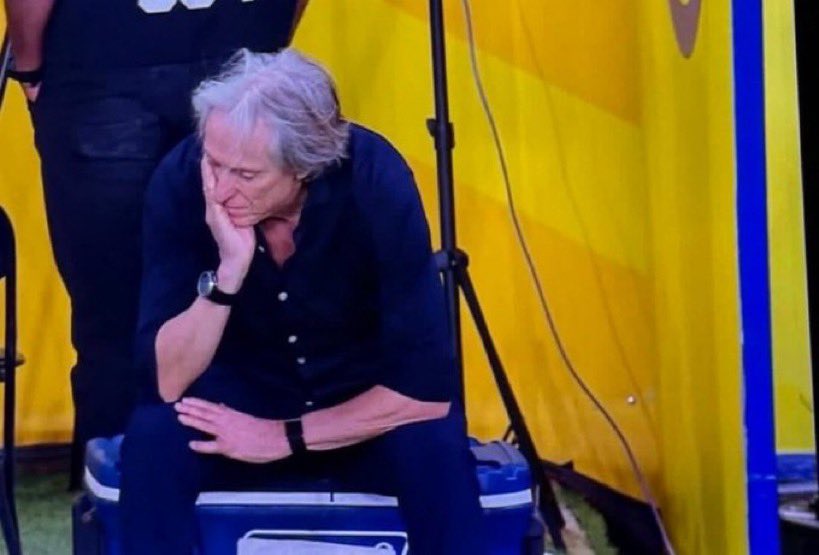 طلع من كأس الملك
طلع من كأس السوبر 
خسرهم الصدارة مرتين

اقسم بالله مفتون مفتون 
يابشرر سعيد بحسرة هذا الشايب ونادية ❤️❤️❤️❤️❤️❤️❤️❤️❤️❤️❤️❤️❤️❤️