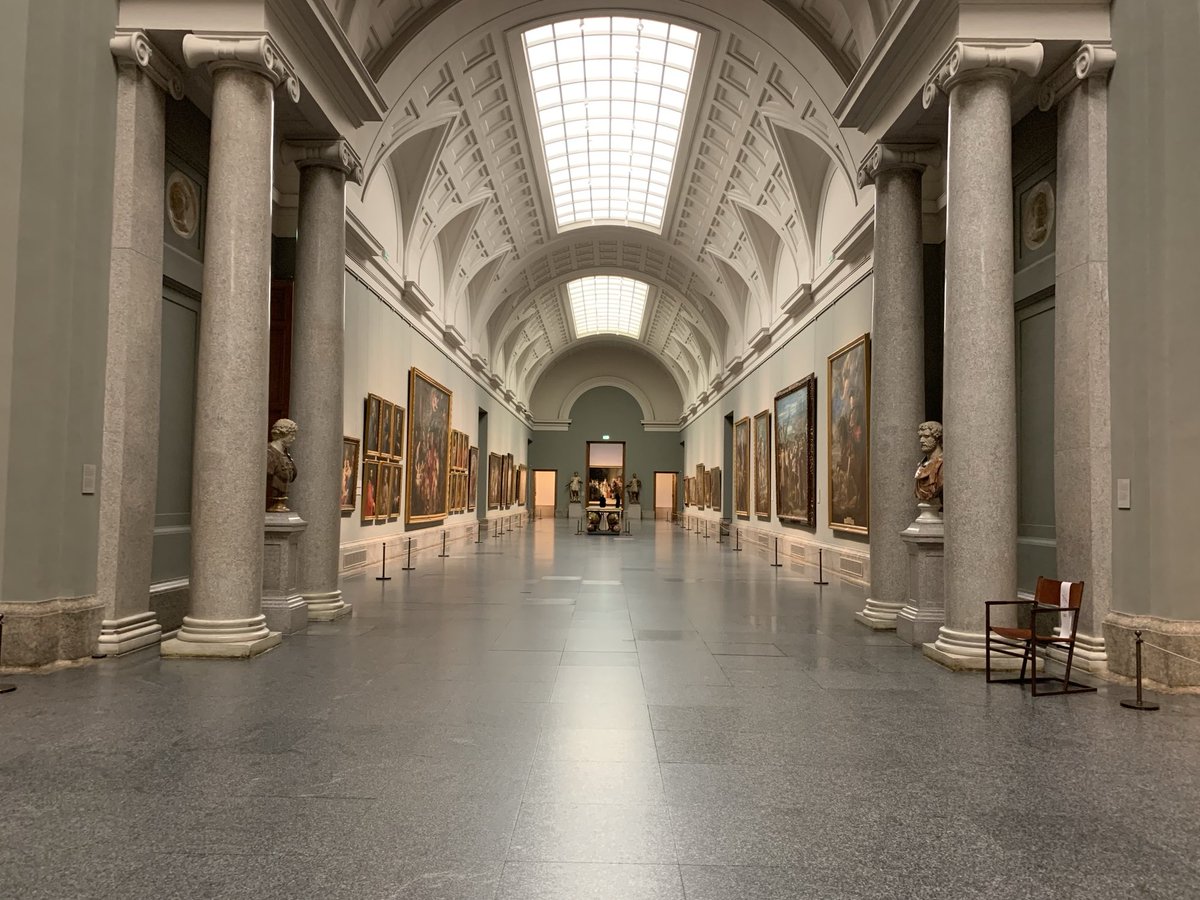 MiguelBarrero's tweet photo. Hace cinco años vine a Madrid, en viaje relámpago, por un asunto de trabajo. A la tarde tuve unas horas muertas y me dio por meterme en el ⁦⁦@museodelprado⁩. La Filomena y el Covid lo habían vaciado. Hice estas fotos de extranjis. Fue una experiencia mágica. https://t.co/IOyl2WwuPi