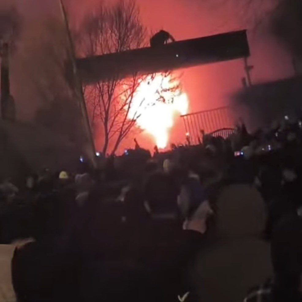 NiohBerg's tweet photo. Right now:

The people of Esfahan just burned the local IRIB regime state media building to the ground. https://t.co/8p1FnfA0I9