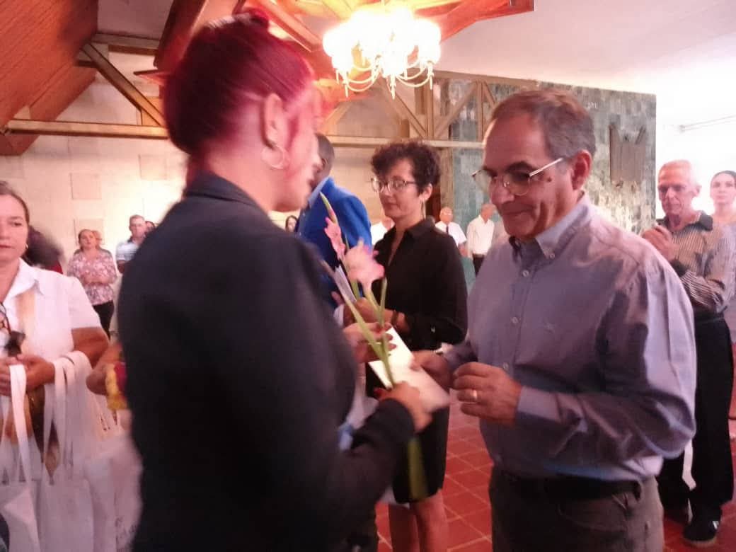 CubaMES's tweet image. 🇨🇺❤️🏆Docentes investigadores de la @uc_camaguey fueron reconocidos con el Premio Provincial a la Academia e Innovación que otorga el Consejo Técnico Asesor de la Delegación del CITMA. La institución reconocida como Centro Destacado en la Ciencia e Innovación.

ℹ️📷 #UC
 #Cuba