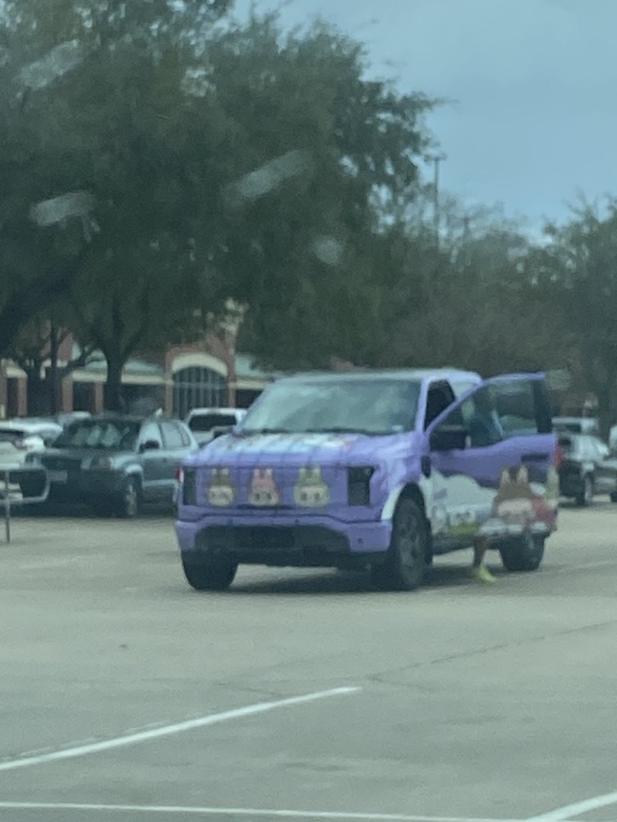 cungadero's tweet image. WHO THE FUCK IS DRIVING THE LABUBUMOBILE