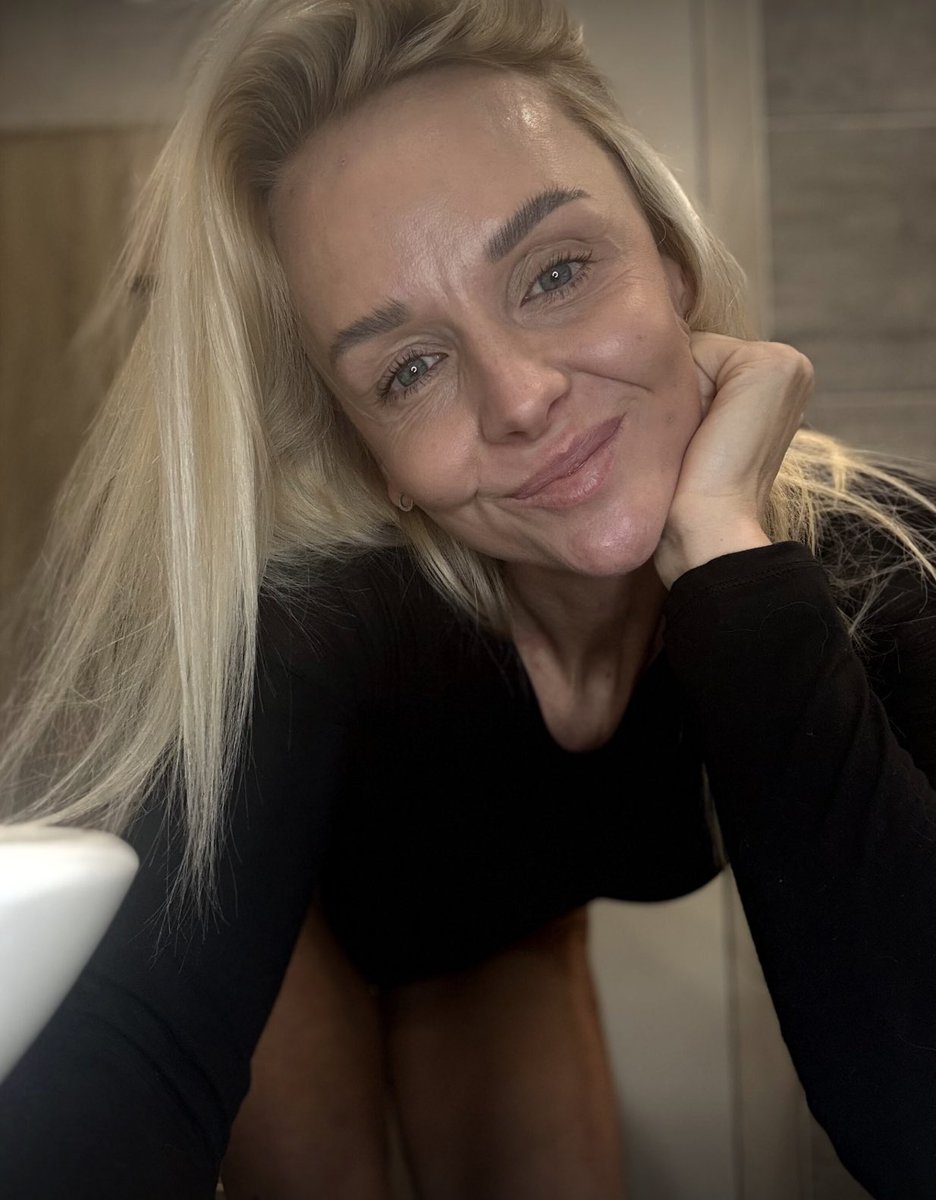 heisseblond's tweet image. Wenn du wüsstest, dass ich 40 bin und ein Kind habe, könntest du mich trotzdem lieben? 🙂