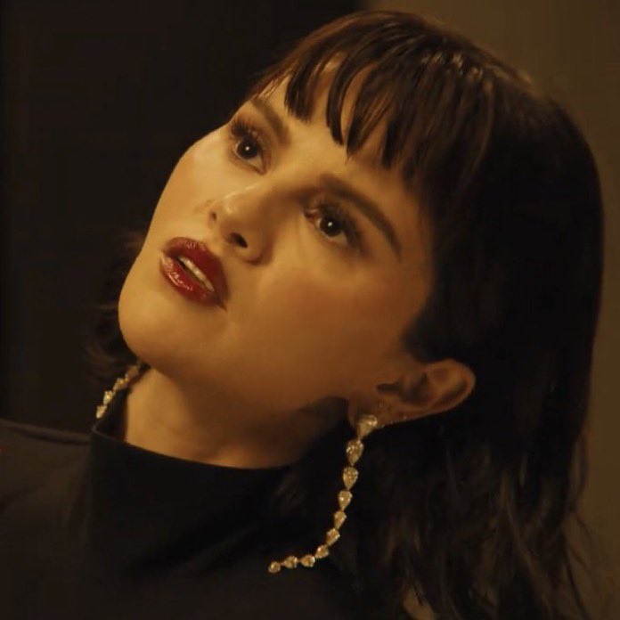 bennynotblanco's tweet image. Selena Gomez looks stunning for the “In The Dark” music video.