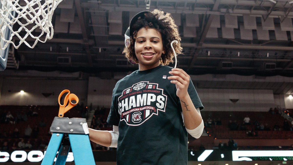 GamecockWBB's tweet image. It's Mouse's day – happy birthday @maddy1mcdaniel 🎉