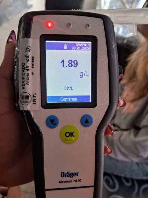 ComoElColor's tweet image. Que no te engañen. Muchos dirán que esto es el nivel de alcohol en sangre de Eugenia Rolón. En realidad se trata de una máquina expendedora de boletos de colectivo exhibiendo el valor del viaje, en 1998.