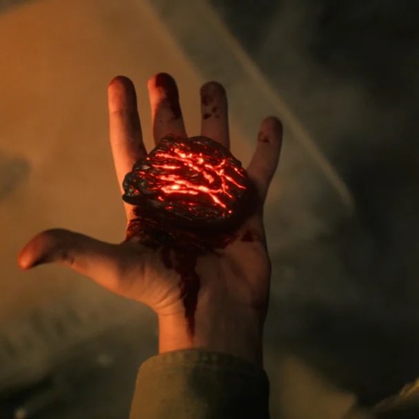 SThingsSpoilers's tweet image. In case you missed these from post-finale interviews this week, here are all the details confirmed by the Duffer Brothers:

- Hopper and Joyce realized Vecna was their former schoolmate off-screen during Seasons 4 and 5.

- Only the Duffers and Millie Bobby Brown know Eleven’s…