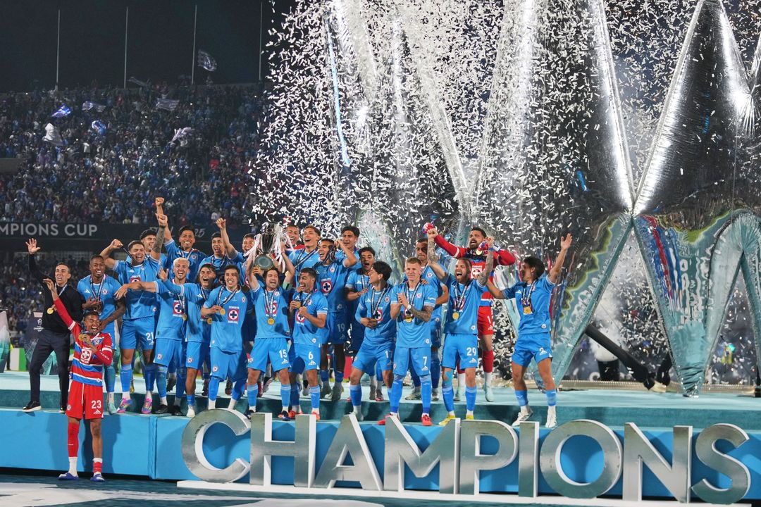 josebriseno's tweet image. Gracias, CU… nos vamos con recuerdos inolvidables,
con un nuevo título
y sin saber lo que es perder en esa cancha.

¡CAMPEONES E INVICTOS!

SOMOS CRUZ AZUL
DONDE SEA, SOMOS LOCALES

¡UNAM AMADA!