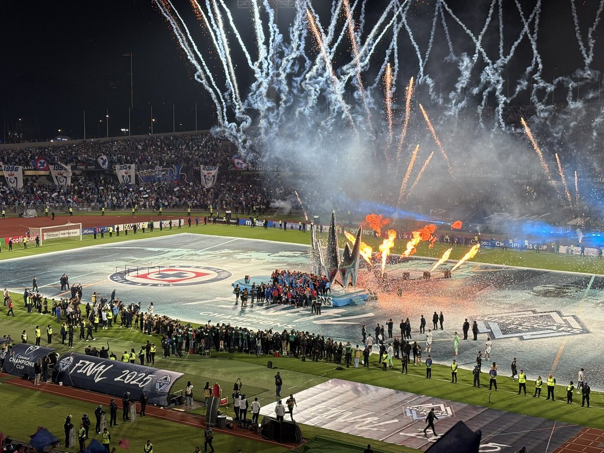 josebriseno's tweet image. Gracias, CU… nos vamos con recuerdos inolvidables,
con un nuevo título
y sin saber lo que es perder en esa cancha.

¡CAMPEONES E INVICTOS!

SOMOS CRUZ AZUL
DONDE SEA, SOMOS LOCALES

¡UNAM AMADA!