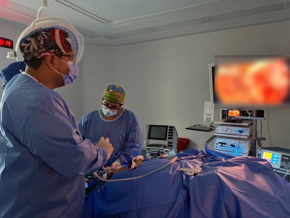 HGDuranMSP's tweet photo. Se realizó de manera exitosa una colecistectomía junto con el drenaje de un absceso formado en la pared abdominal de la paciente, mediante un abordaje laparoscópico gracias al trabajo de nuestros especialistas de Cirugía General.✅💪🏼

#ElNuevoEcuador https://t.co/RG1tZOniCh