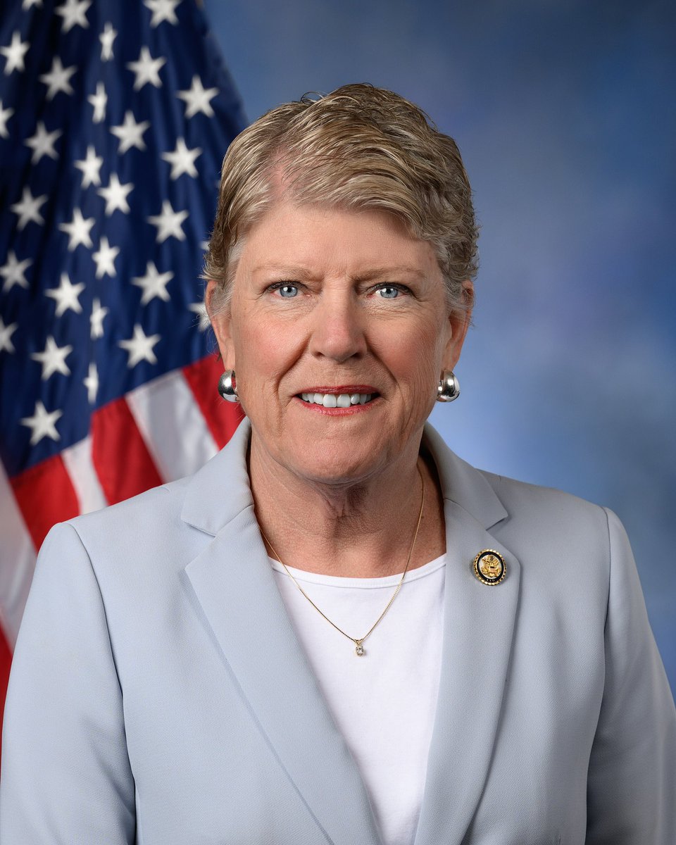 Politics & Poll Tracker 📡 tweet media