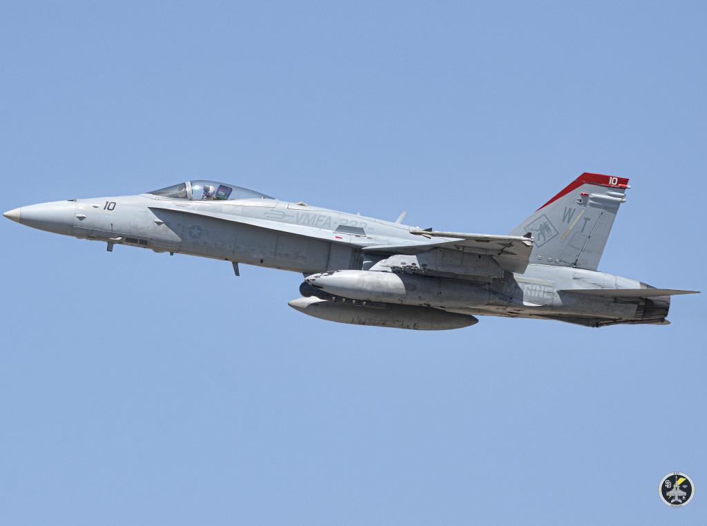 619_Aviation's tweet image. DEVIL71 and DEVIL41 consisting of multiple F/A-18Cs from VMFA-232 taking over Brownfield on a nice fall day. @USMC @3rdmaw
#vmfa232 #reddevils #f18 #usmc