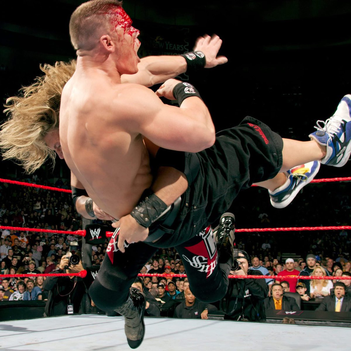 WrestlePurists's tweet image. 20 years ago today, the first ever Money in the Bank cash-in took place when Edge defeated John Cena at WWE New Year’s Revolution