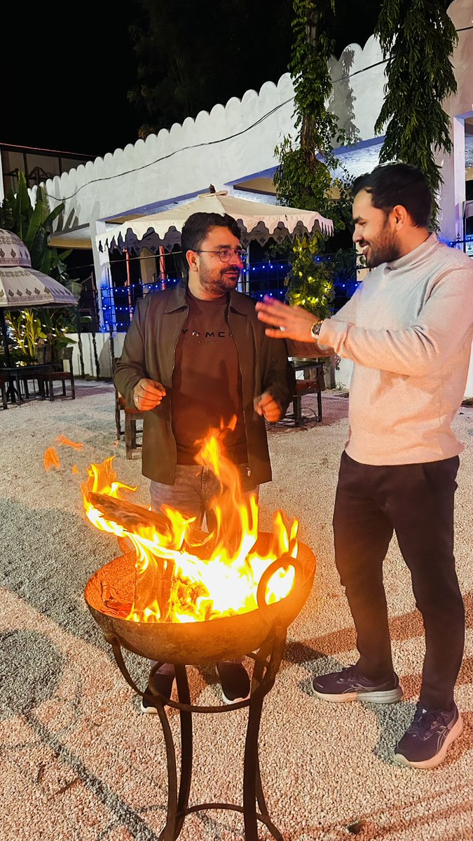 BidiyasarDr's tweet photo. #bonefire #nightout 🔥 https://t.co/uIrQLGac4E