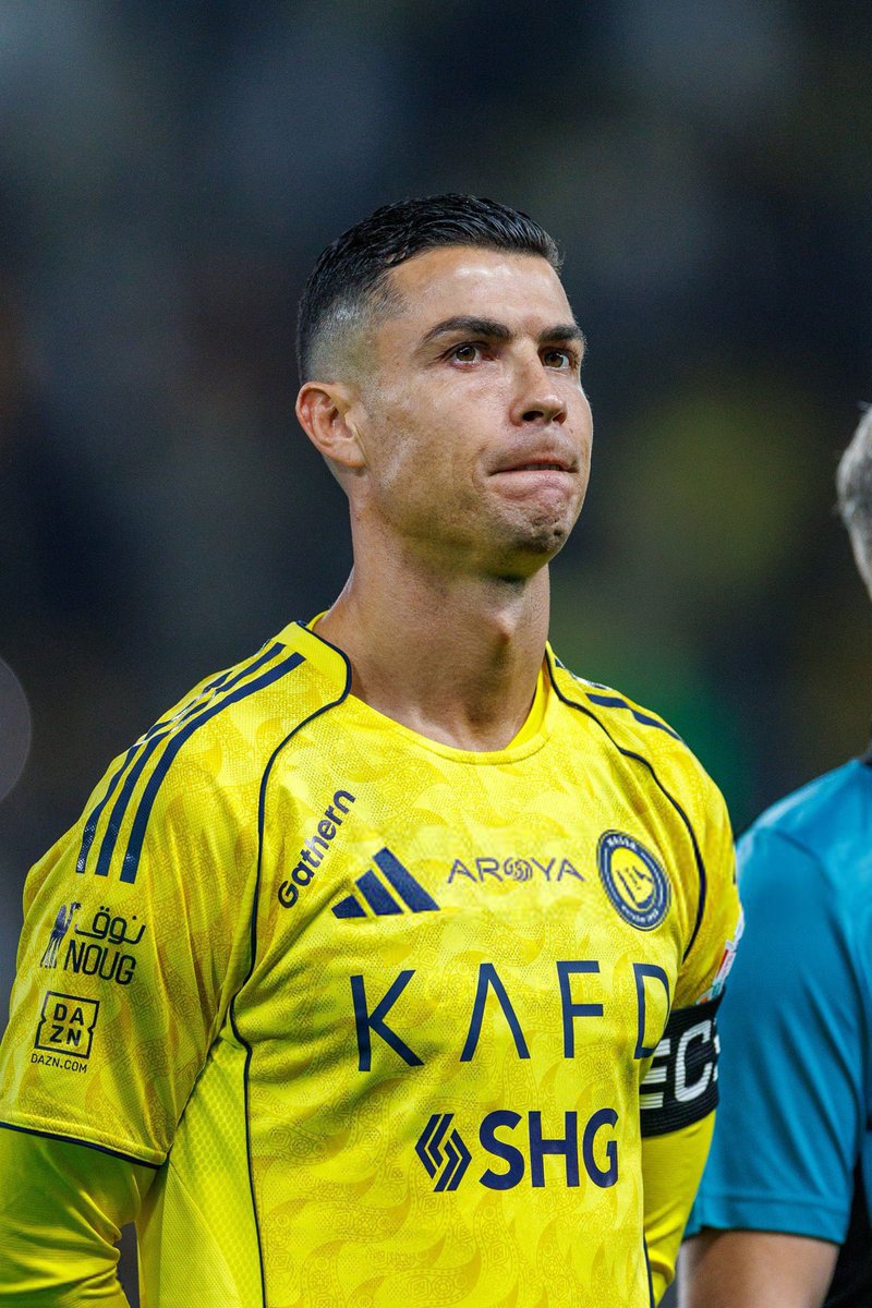 7_mutlaq's tweet image. لازم كلنا نقتنع اننا بوجود هاللاعب نلعب ب١٠ لاعبين داخل الملعب ، قسم بالله ان وجوده يضر الفريق اكثر من لاعبين الفريق اللي ضدك

الله يعجل باليوم اللي اشوفك فيه برا الفريق