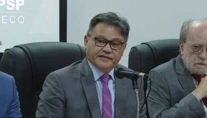 P_droMenezes's tweet image. Lewandowski abriu uma oportunidade de ouro pra @LulaOficial. Nomear Lincoln Gakiya seria um tiro de .50 no argumento mais persuasivo da direita.

O promotor Gakiya foi duro contra a PEC de Derrite e há muito costuma defender o PT das acusações de colaboração com o PCC.