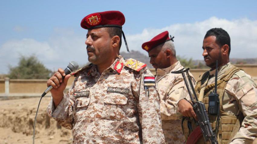 أين قرارت الرئيس رشاد العليمي في تعز ومأرب؟ أم أنه رئيس في الجنوب فقط؟ لماذا لا يقيل المتسببين بفسادهم في مقتل إفتهان المشهري؟ لماذا لا يقيل القادة العسكريين الذين عليهم وعلى أقاربهم أحكام وأوامر قبض قهرية لقتلهم مواطنين أبرياء، ولاستيلاءهم على ممتلكات الآخرين، وعلى رأسهم:

📍