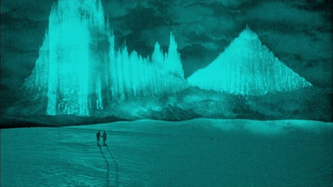 vikare06's tweet image. Imagine building a 15 meters cathedral made of ice on the alps, shoot your movie and then let it melt naturally. All this in 1926.
Can cinema ever be this hardcore again?