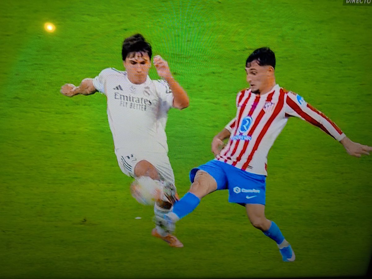 IvaanBlanco26's tweet image. Este plantillazo de Gonzalo a Pubill no ha sido ni siquiera tarjeta amarilla!!!