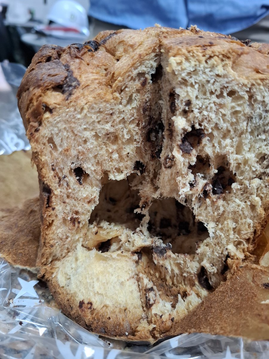 igoor_isv's tweet photo. A @Bauducco também tá na maldade com esse panetone oco no meio... https://t.co/fvlKMSLnrY