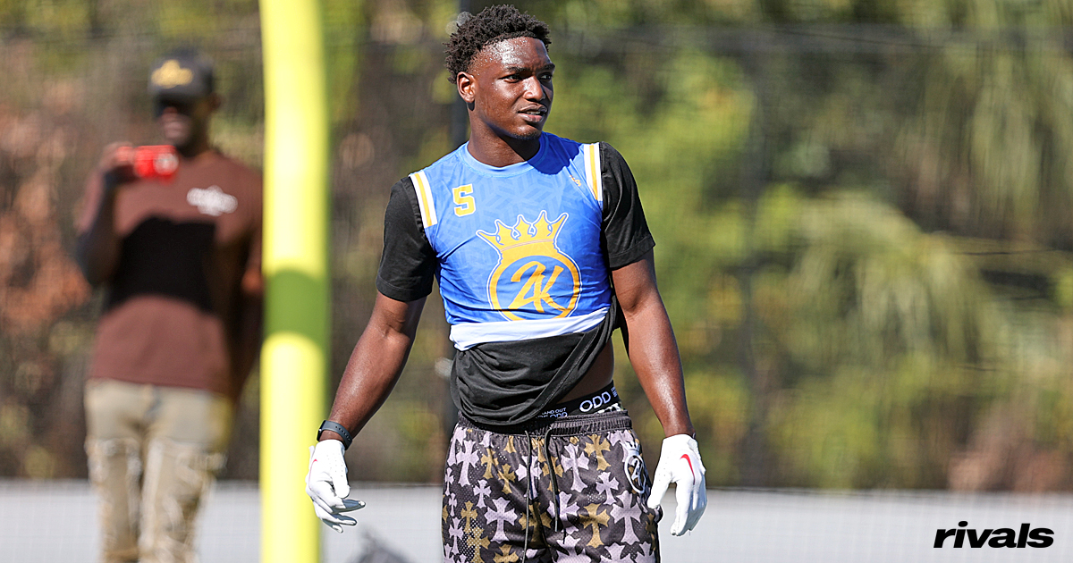 ChadSimmons_'s tweet photo. 2027 DB Kamauri Whitefield committed to Tennessee almost three months ago, but Big Ten and SEC are still in heavy pursuit. 

The latest: https://t.co/V4B2Pfm5z2 https://t.co/zU9tm2yAPT
