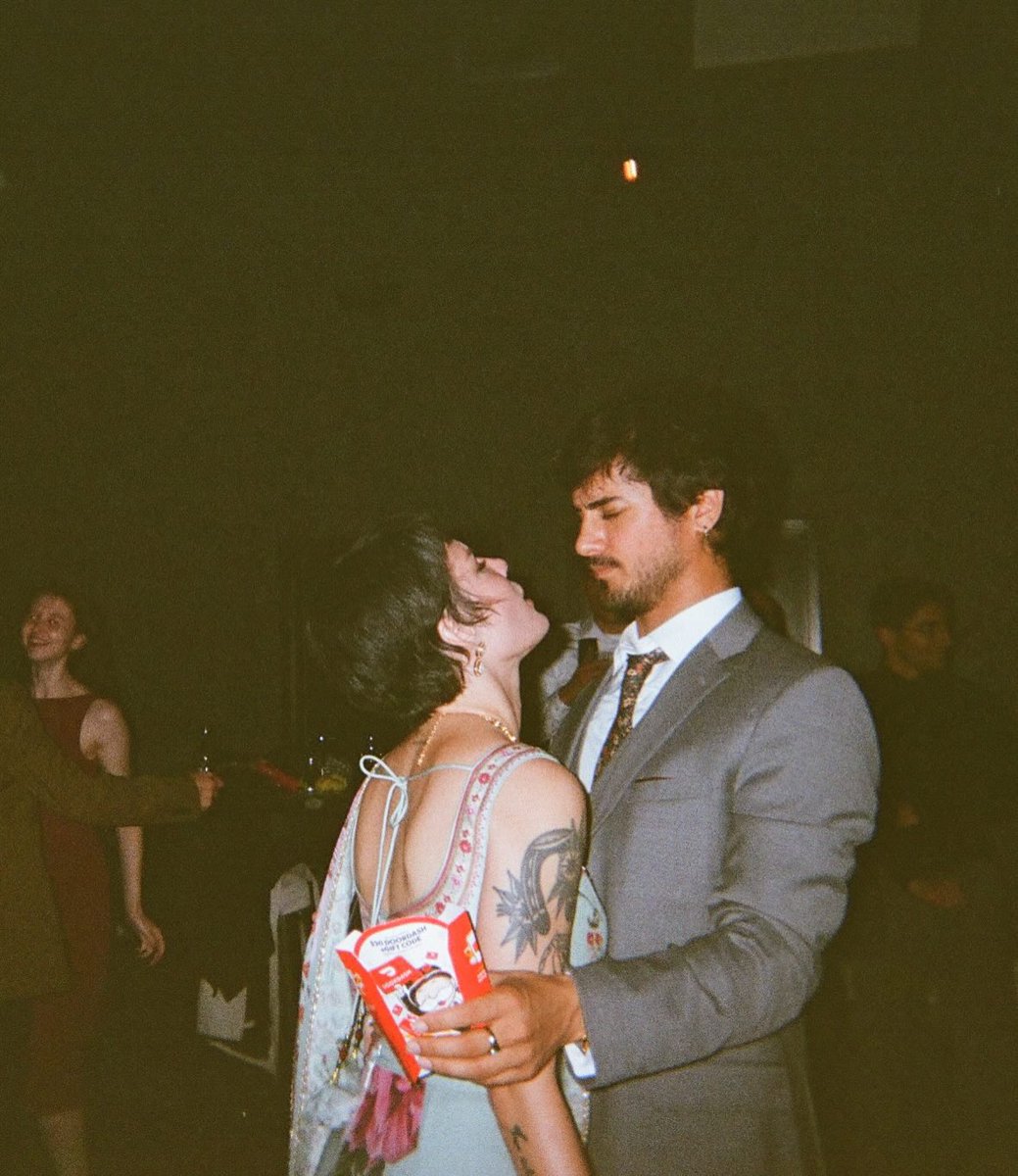 haIseylq's tweet image. Halsey in new pictures shared by Avan on Instagram.