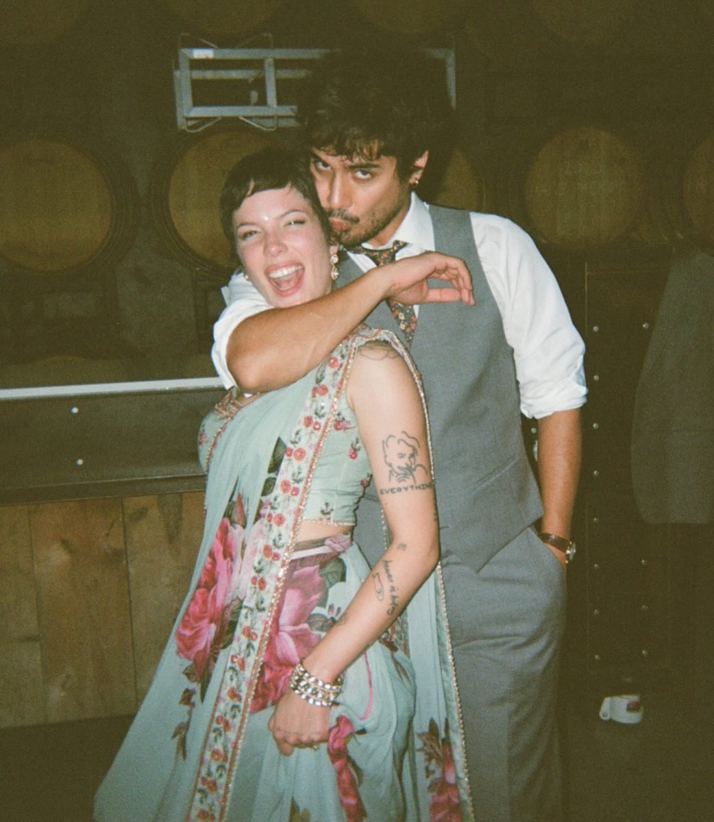 haIseylq's tweet image. Halsey in new pictures shared by Avan on Instagram.