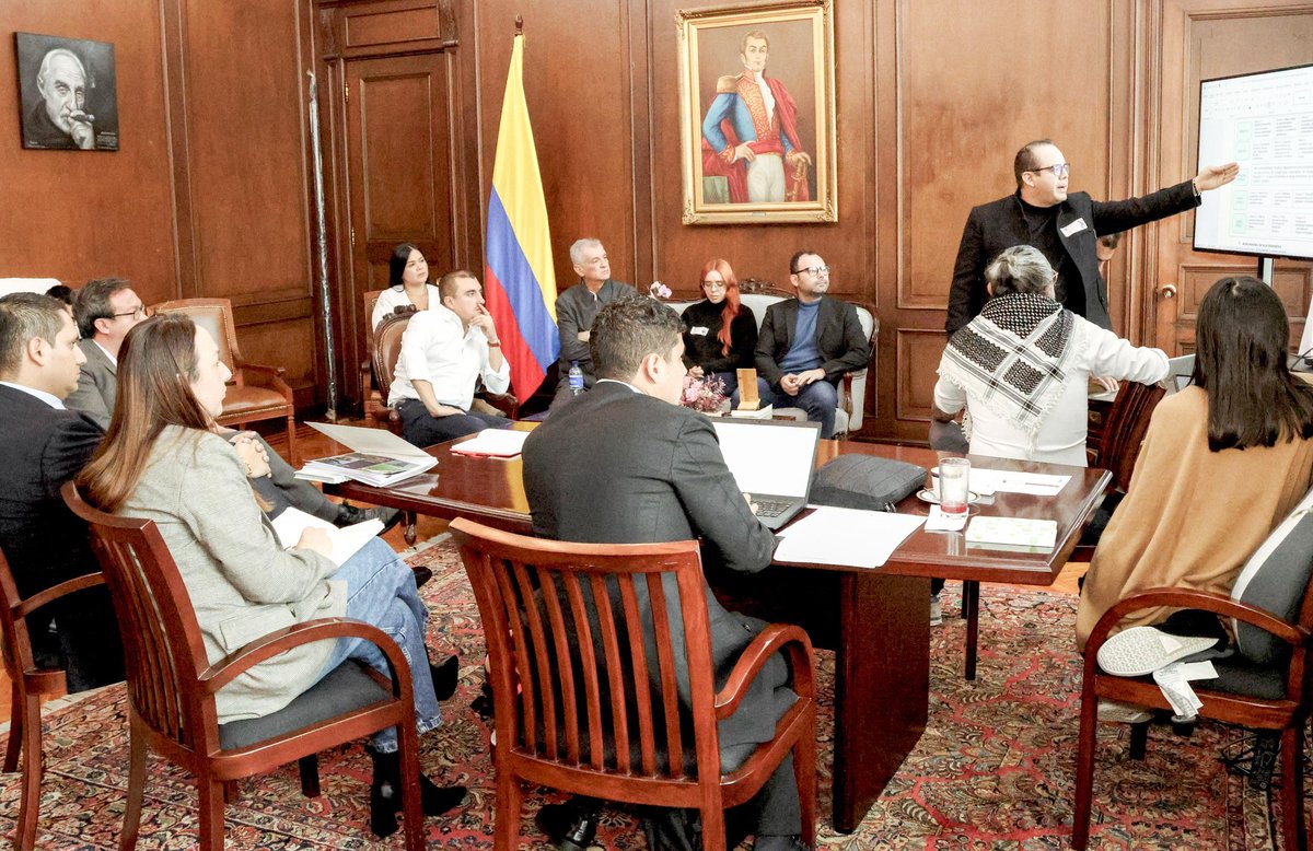 FondoAdaptacion's tweet image. #Agenda | Hoy nuestra Gerente (E), Angie Lizeth Rodríguez Fajardo, lideró comité para avanzar con proyectos de carácter social, enfocados en la adaptación al cambio climático y la gestión del riesgo, en beneficio de las comunidades vulnerables.

#AdaptaciónParaLaVida